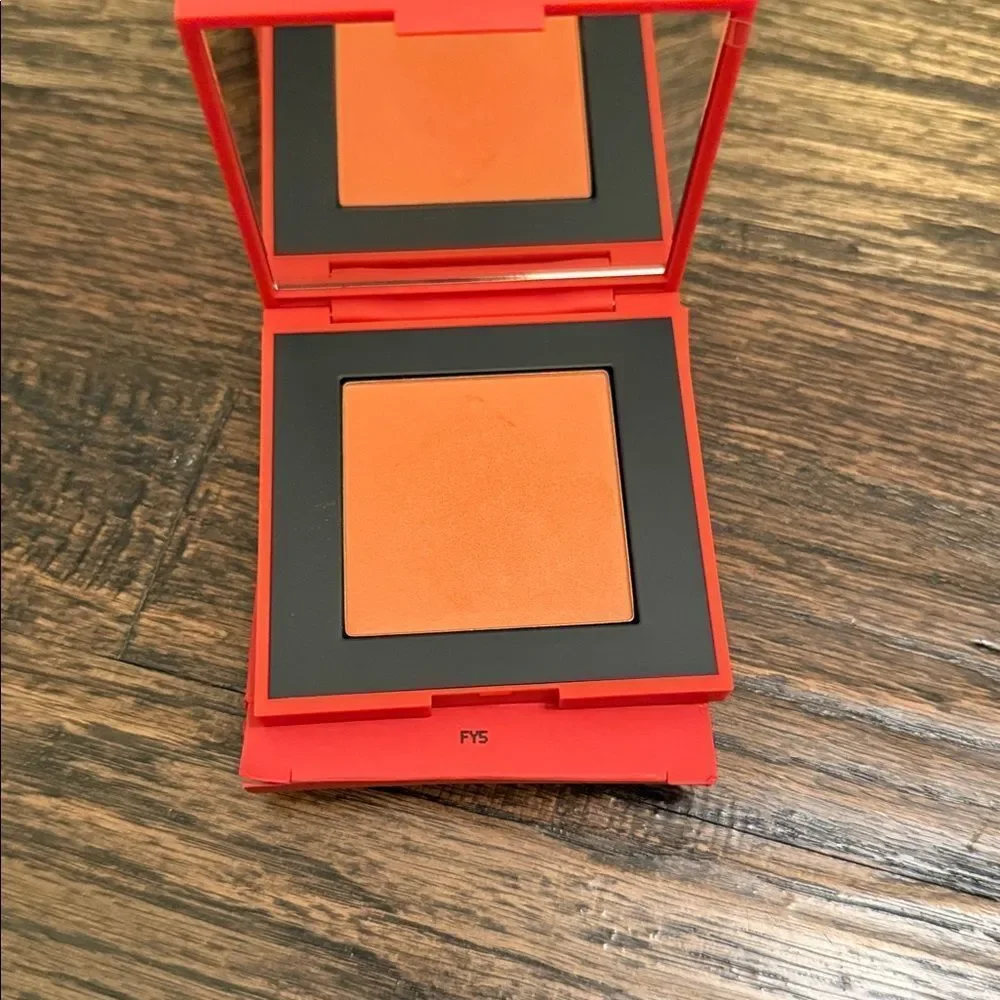 HUNG VANNGO BEAUTY Very Beautiful Matte Velvet Blush